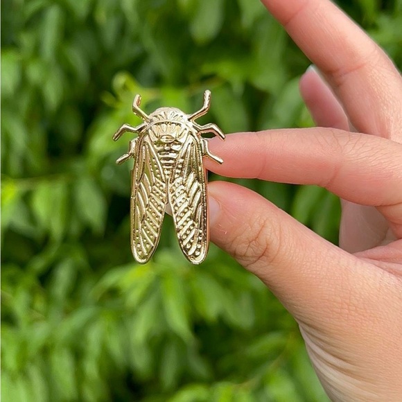 Gold Cicada Insect Statement Ring - Picture 2 of 8